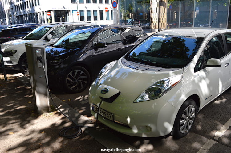 Nissan Leaf on a free charge point